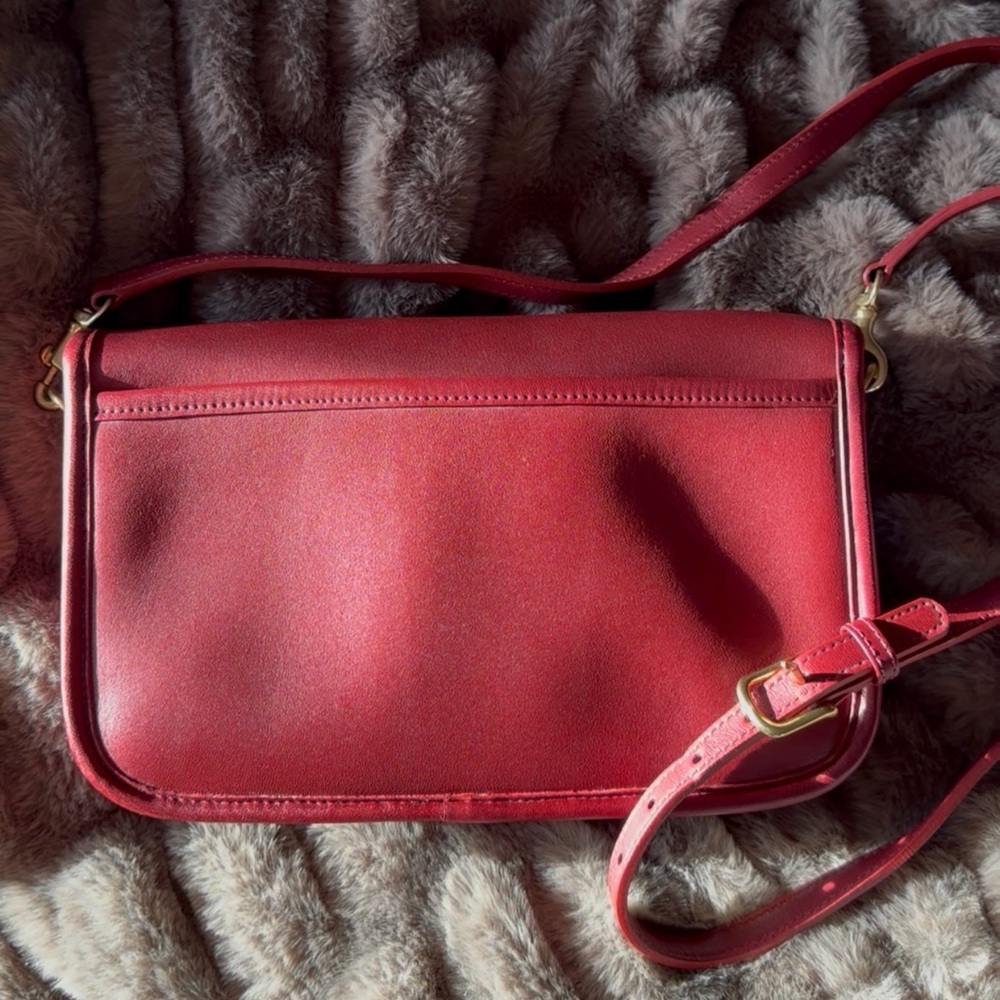 VINTAGE COACH RED LEATHER PENNY POCKET BAG
Style # 9755 - Picture 16 of 17